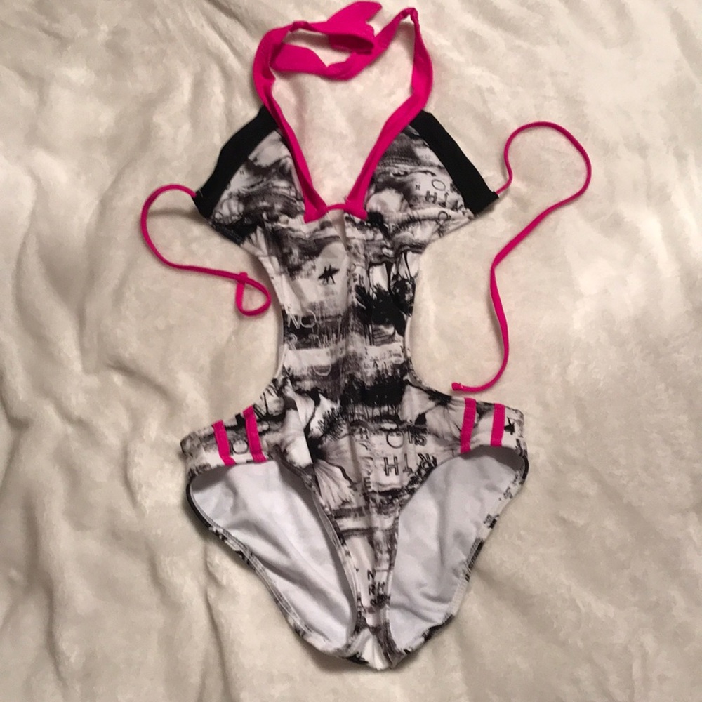 Women’s swim suit